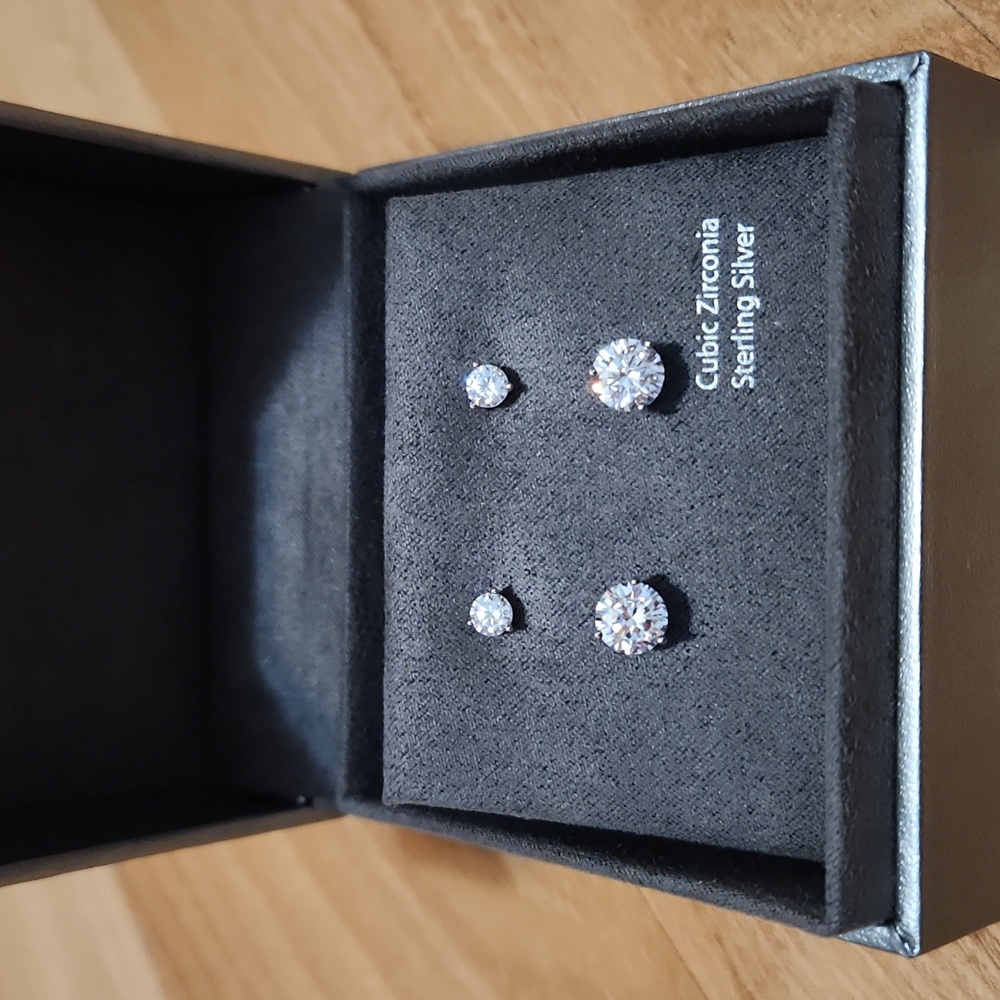 NORDSTROM STUD EARRINGS